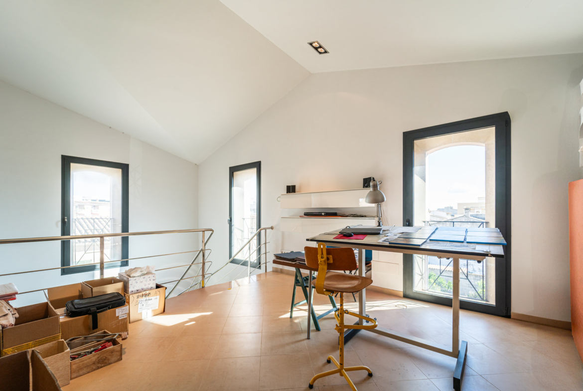 Casa de pueblo única en Porreres — antiguo molino rehabilitado, 369 m², 3 plantas, ascensor