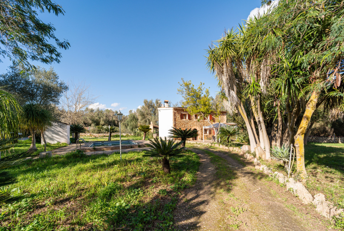 Country House in Sineu with Pool & 5,400 m² Plot