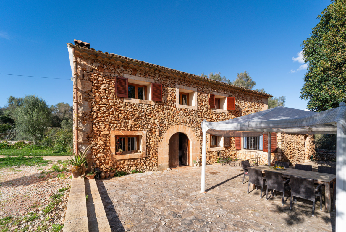 Country House in Sineu with Pool & 5,400 m² Plot