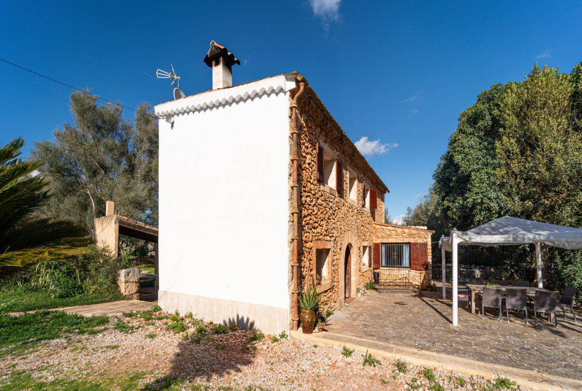 Country House in Sineu with Pool & 5,400 m² Plot