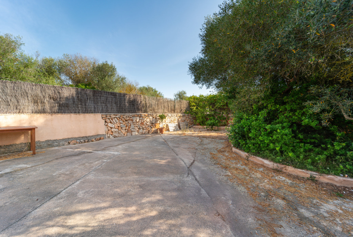 Casa de pueblo en Ses Salines: planta baja, patio y jardín