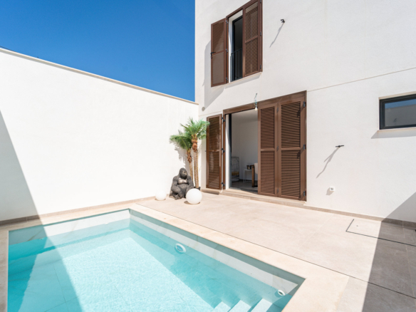 Planta baja nueva en Colonia de Sant Jordi con piscina y garaje