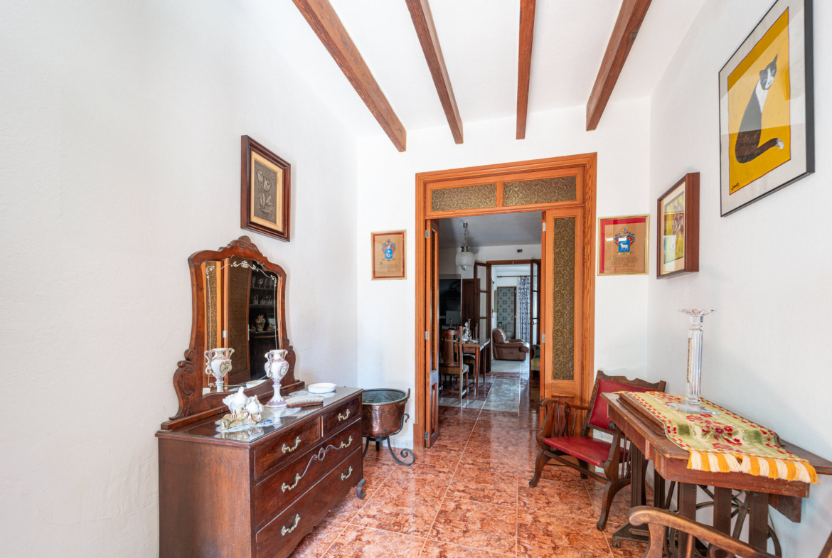 Casa de pueblo de 215 m² con dos fincas registrales y doble acceso en Ses Salines
