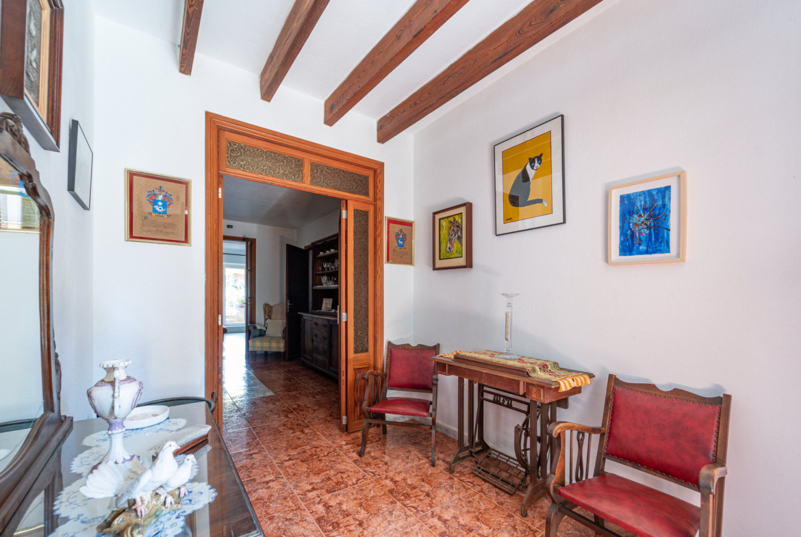 Casa de pueblo de 215 m² con dos fincas registrales y doble acceso en Ses Salines