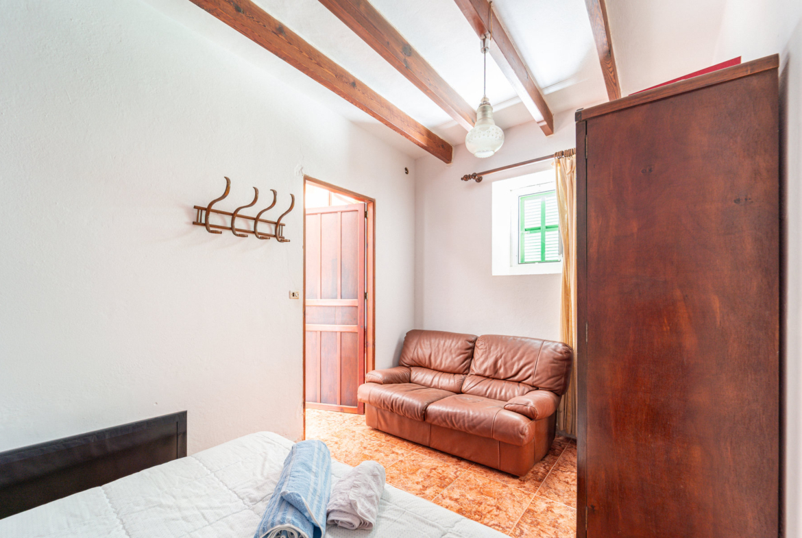 Casa de pueblo de 215 m² con dos fincas registrales y doble acceso en Ses Salines