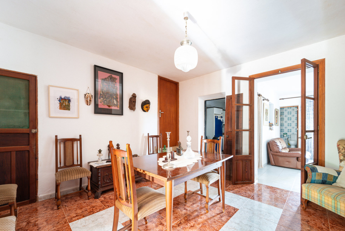 Casa de pueblo de 215 m² con dos fincas registrales y doble acceso en Ses Salines