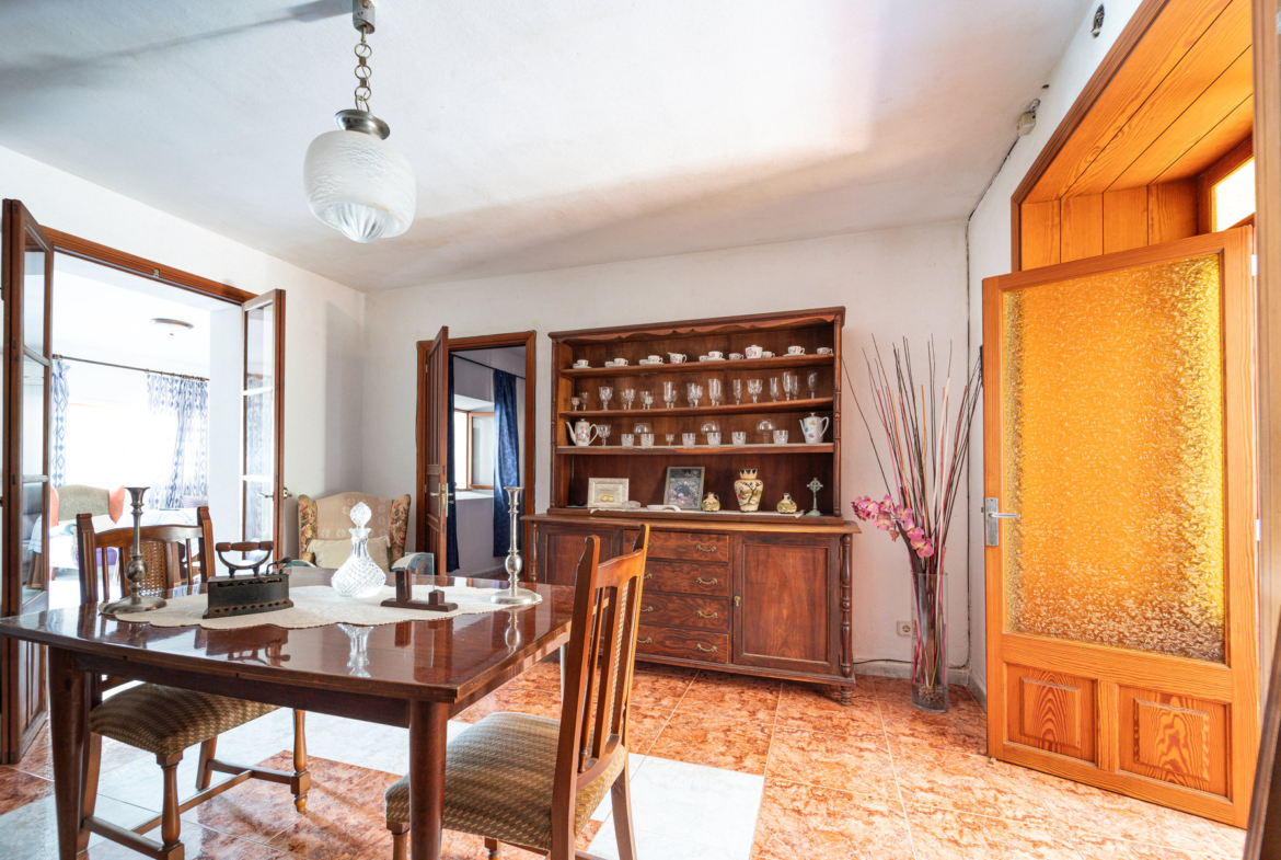 Casa de pueblo de 215 m² con dos fincas registrales y doble acceso en Ses Salines