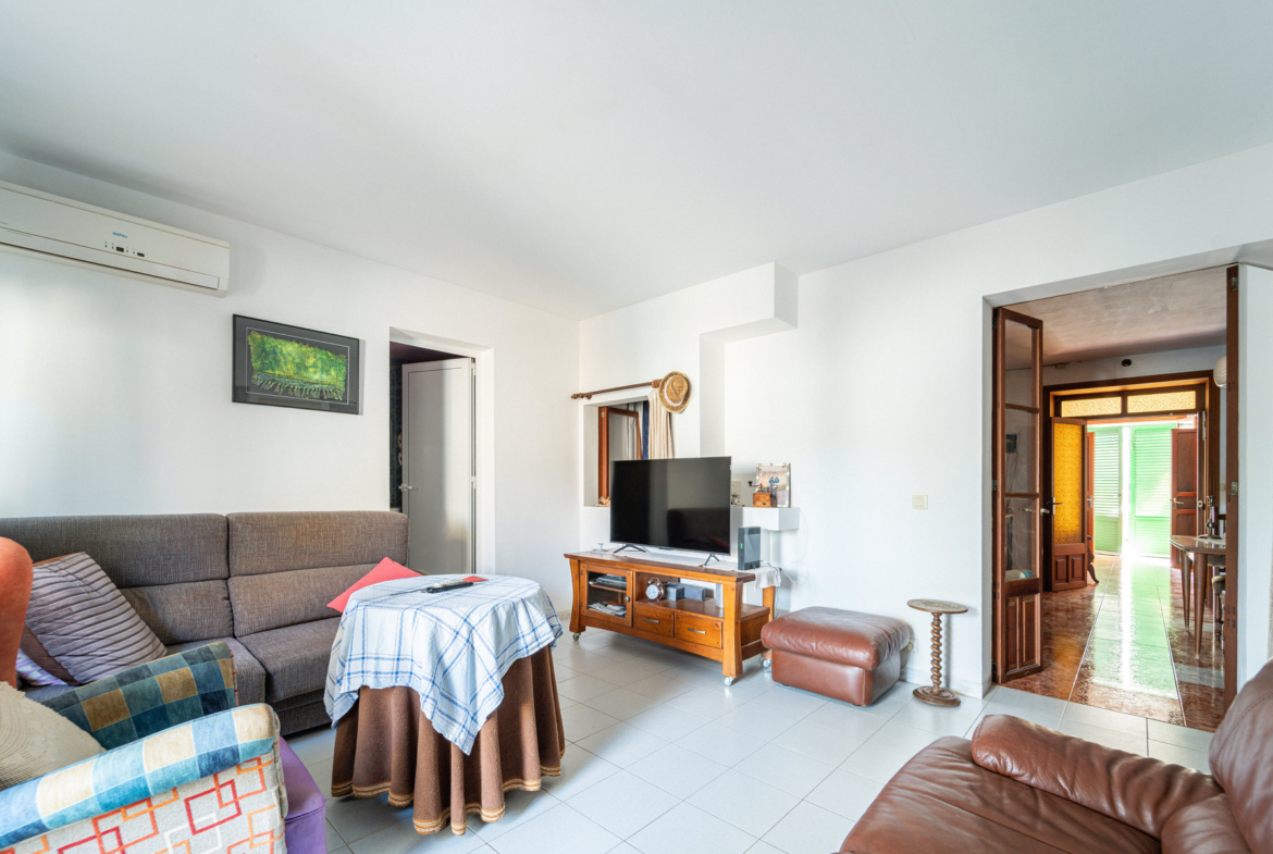 Casa de pueblo de 215 m² con dos fincas registrales y doble acceso en Ses Salines