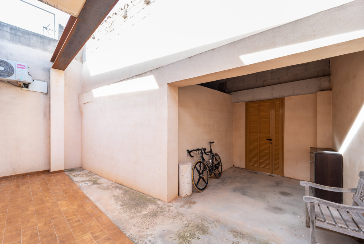 Casa de pueblo con piscina en Ses Salines — 110 m², planta única, lista para entrar
