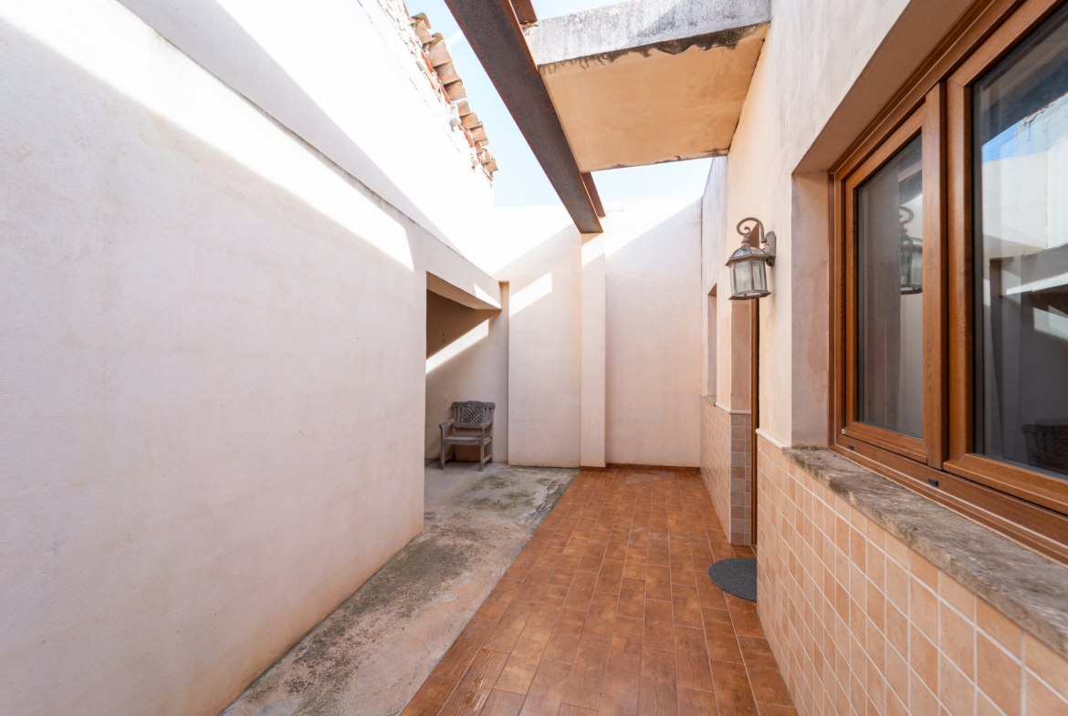 Casa de pueblo con piscina en Ses Salines — 110 m², planta única, lista para entrar