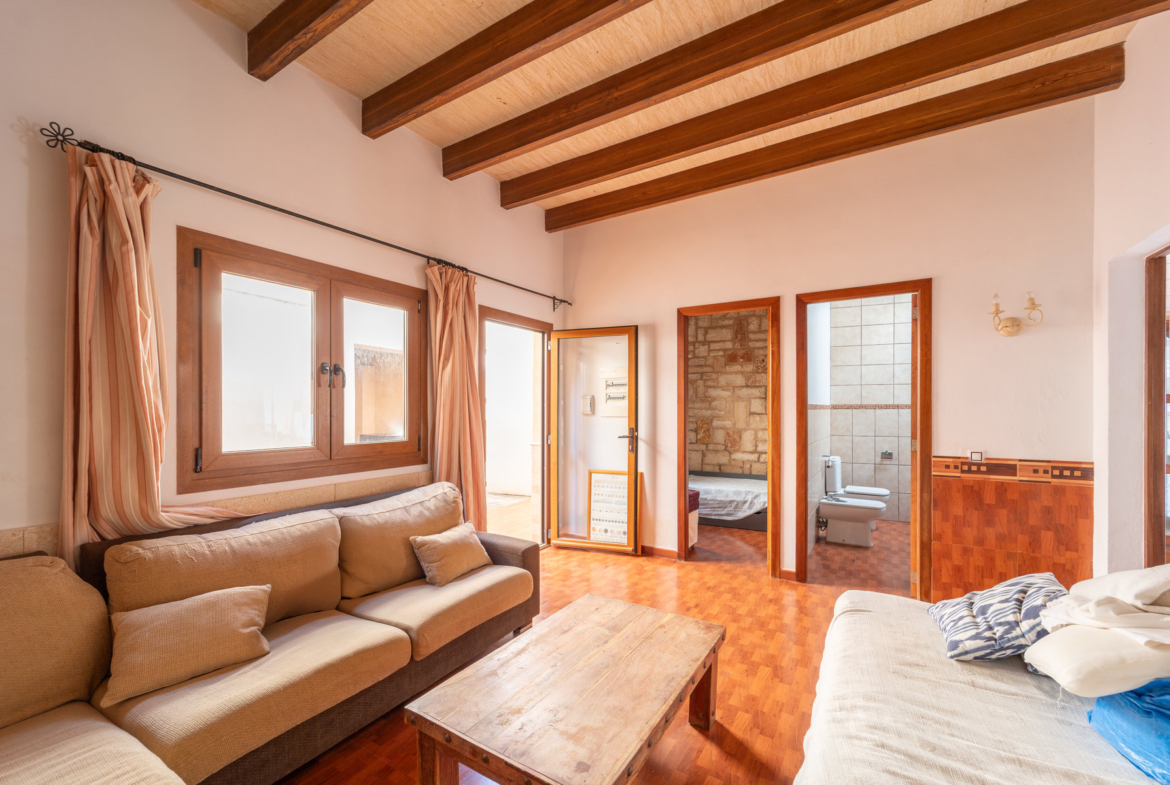 Casa de pueblo con piscina en Ses Salines — 110 m², planta única, lista para entrar