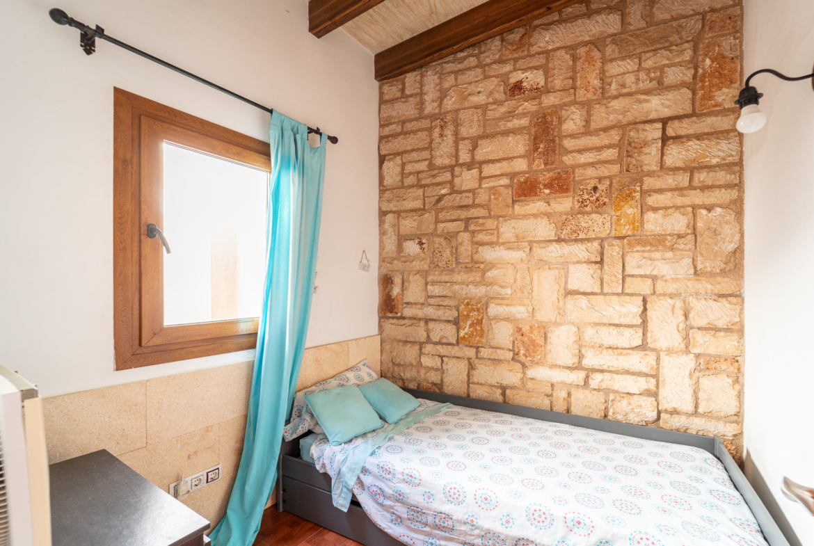 Casa de pueblo con piscina en Ses Salines — 110 m², planta única, lista para entrar