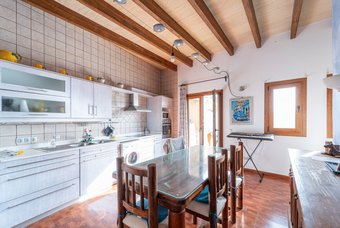 Casa de pueblo con piscina en Ses Salines — 110 m², planta única, lista para entrar
