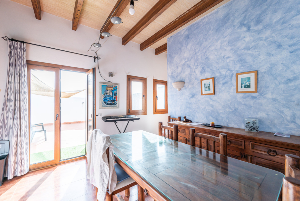 Casa de pueblo con piscina en Ses Salines — 110 m², planta única, lista para entrar