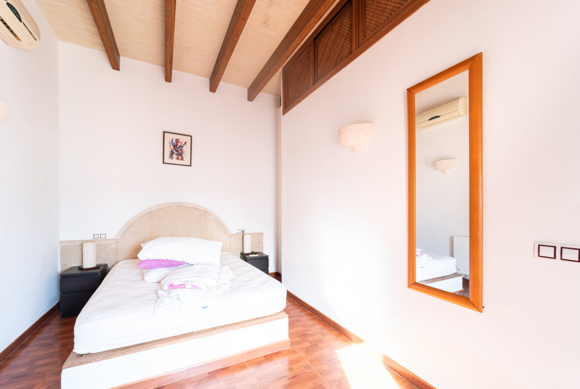 Casa de pueblo con piscina en Ses Salines — 110 m², planta única, lista para entrar