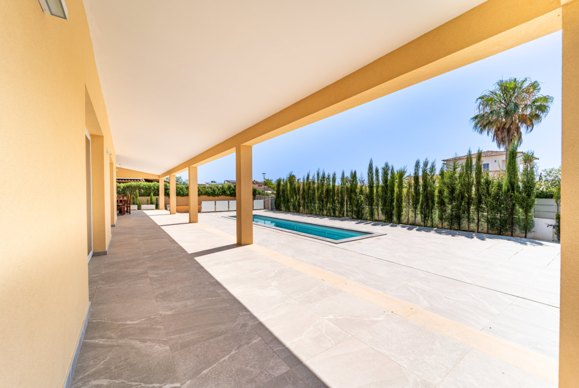 Neubau-Chalet 2025 in Sa Rápita – ebenerdige Villa mit 3 Suiten, Pool und Garten