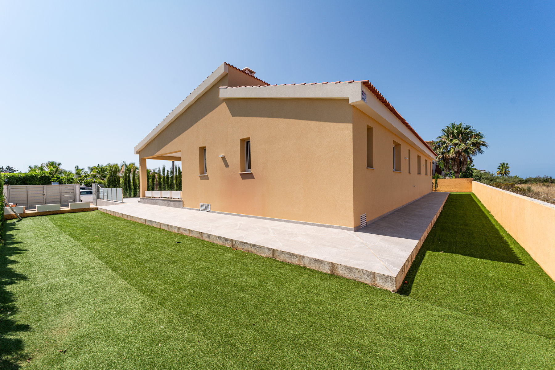New-built-villa-for-sale-with-swimming-in-Sa-Rapita-06.jpg Neubau-Chalet 2025 in Sa Rápita – ebenerdige Villa mit 3 Suiten, Pool und Garten