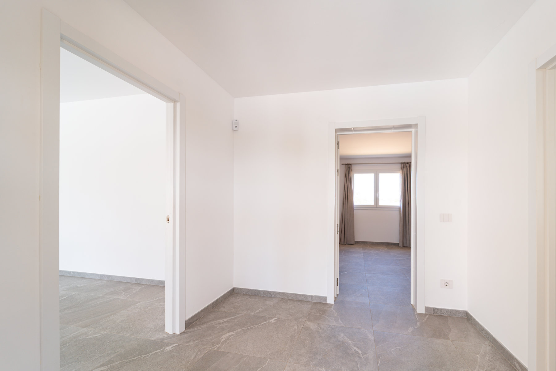 New-built-villa-for-sale-with-swimming-in-Sa-Rapita-09.jpg Neubau-Chalet 2025 in Sa Rápita – ebenerdige Villa mit 3 Suiten, Pool und Garten