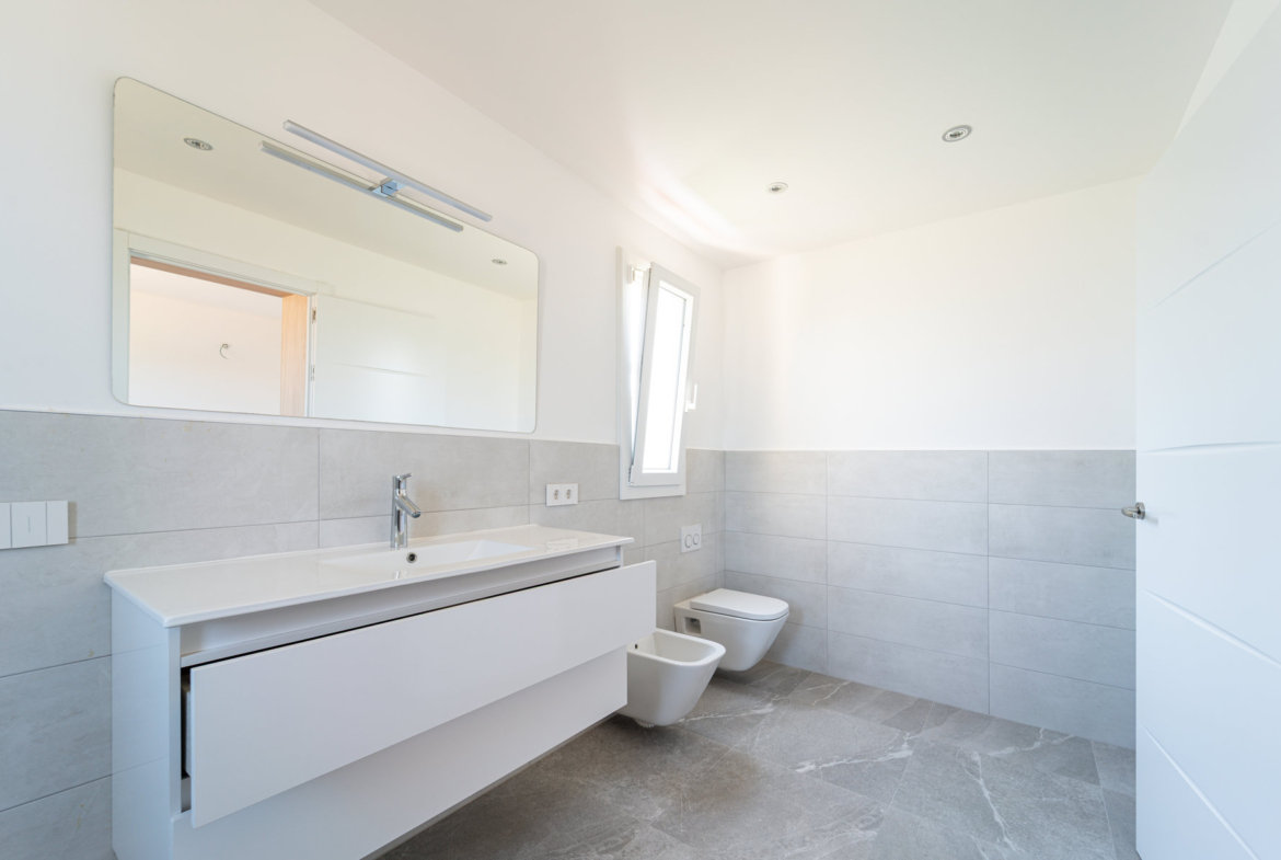 Neubau-Chalet 2025 in Sa Rápita – ebenerdige Villa mit 3 Suiten, Pool und Garten