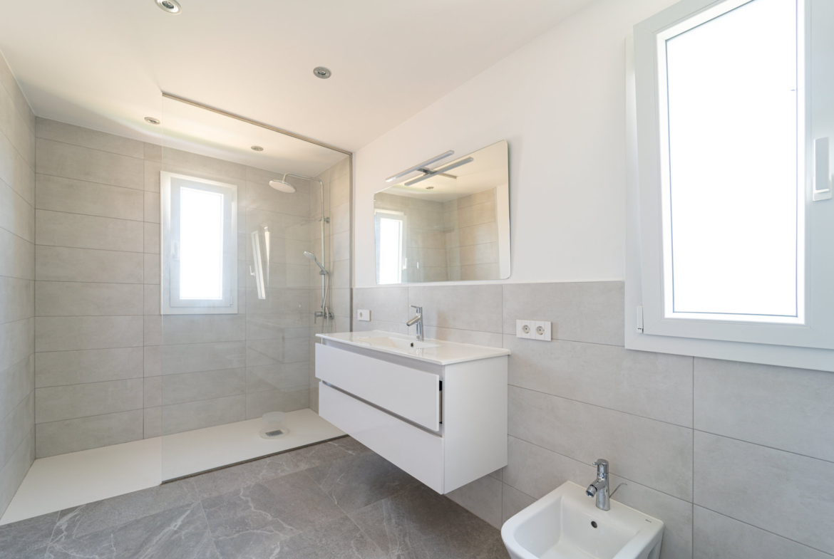 Neubau-Chalet 2025 in Sa Rápita – ebenerdige Villa mit 3 Suiten, Pool und Garten