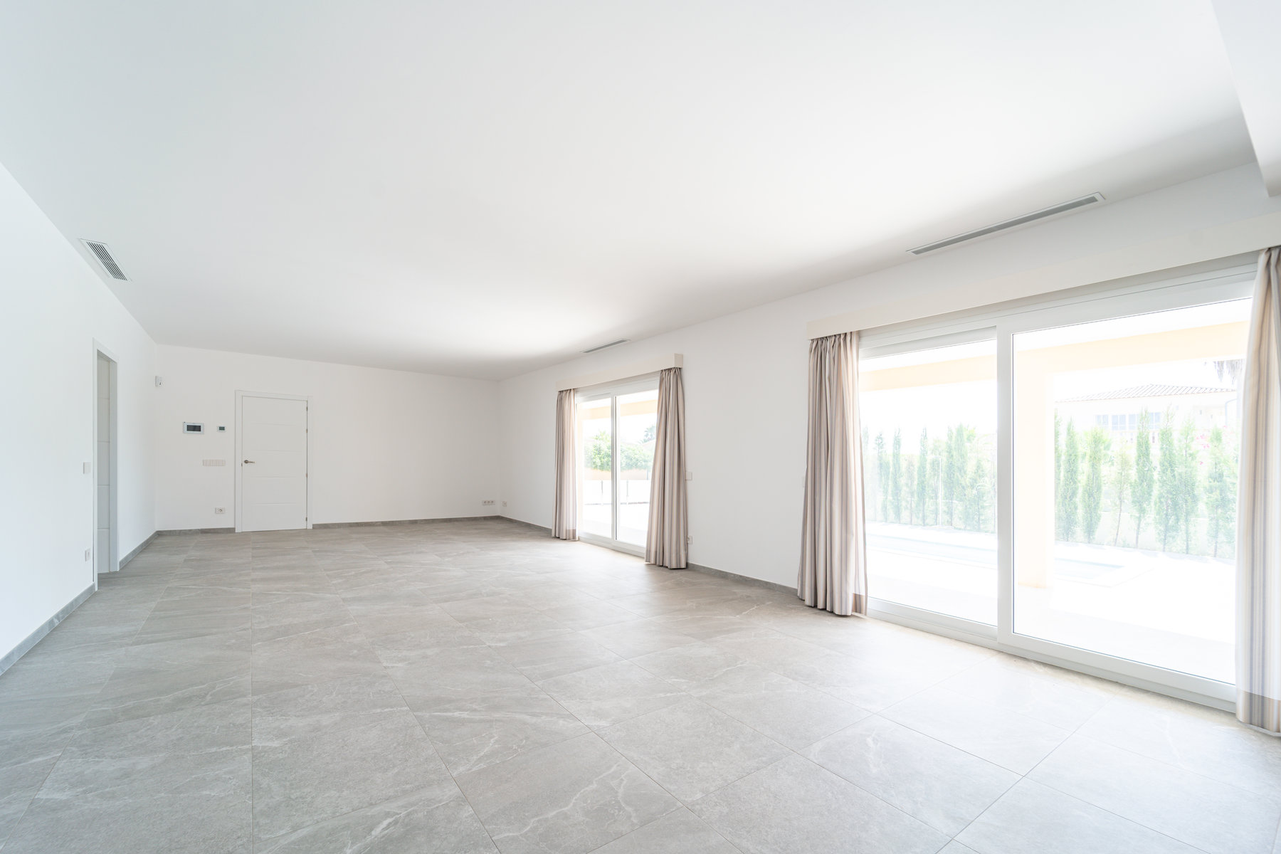 New-built-villa-for-sale-with-swimming-in-Sa-Rapita-18.jpg Neubau-Chalet 2025 in Sa Rápita – ebenerdige Villa mit 3 Suiten, Pool und Garten