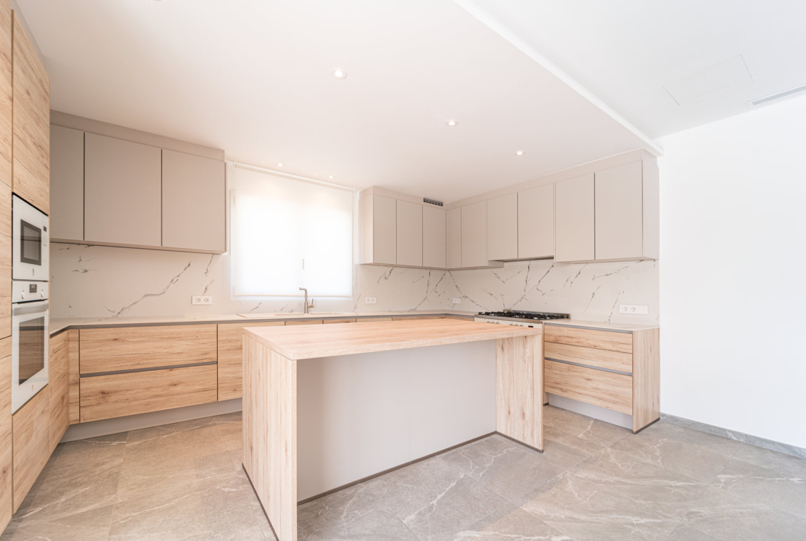 Neubau-Chalet 2025 in Sa Rápita – ebenerdige Villa mit 3 Suiten, Pool und Garten