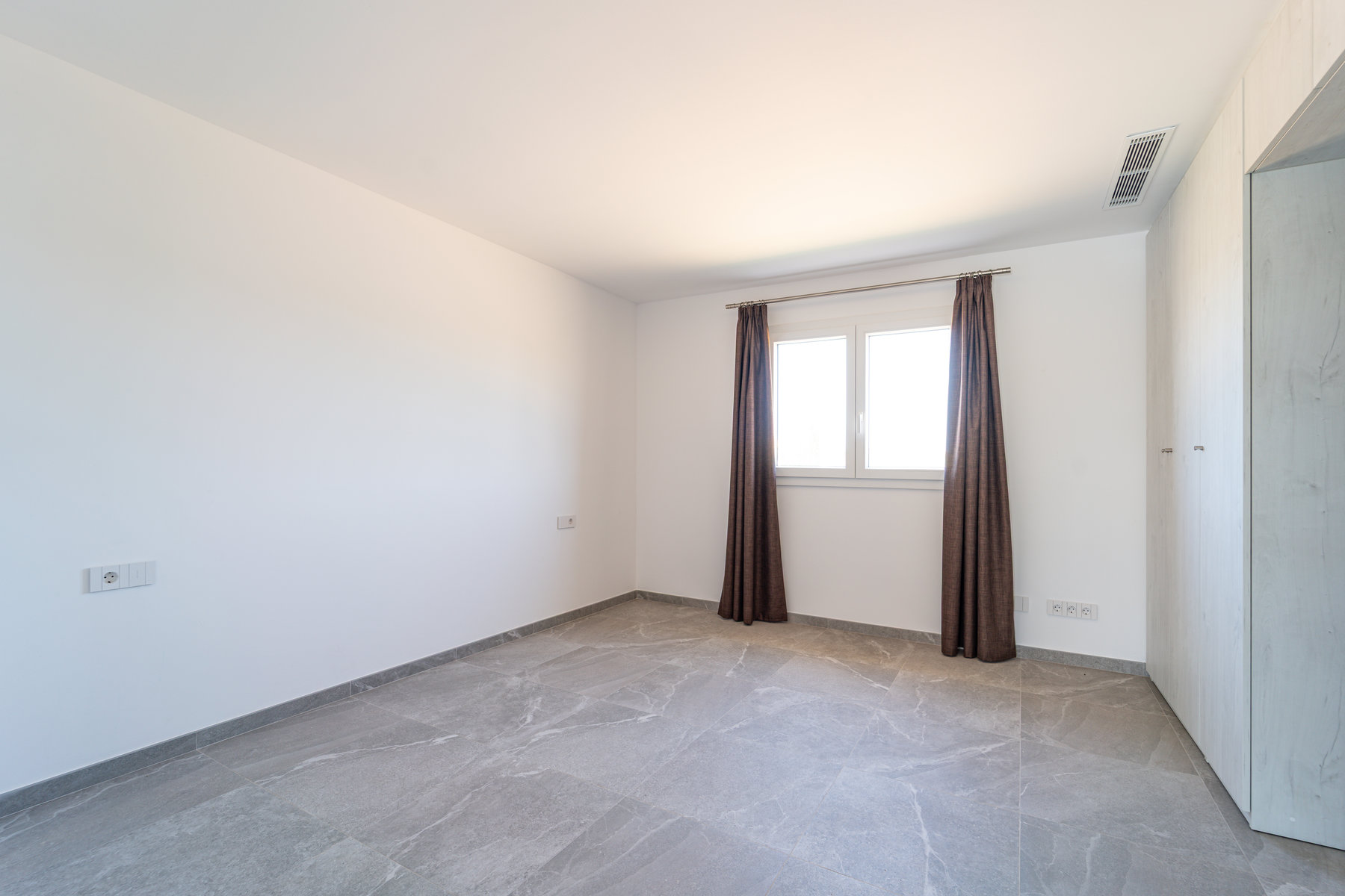 New-built-villa-for-sale-with-swimming-in-Sa-Rapita-24.jpg Neubau-Chalet 2025 in Sa Rápita – ebenerdige Villa mit 3 Suiten, Pool und Garten