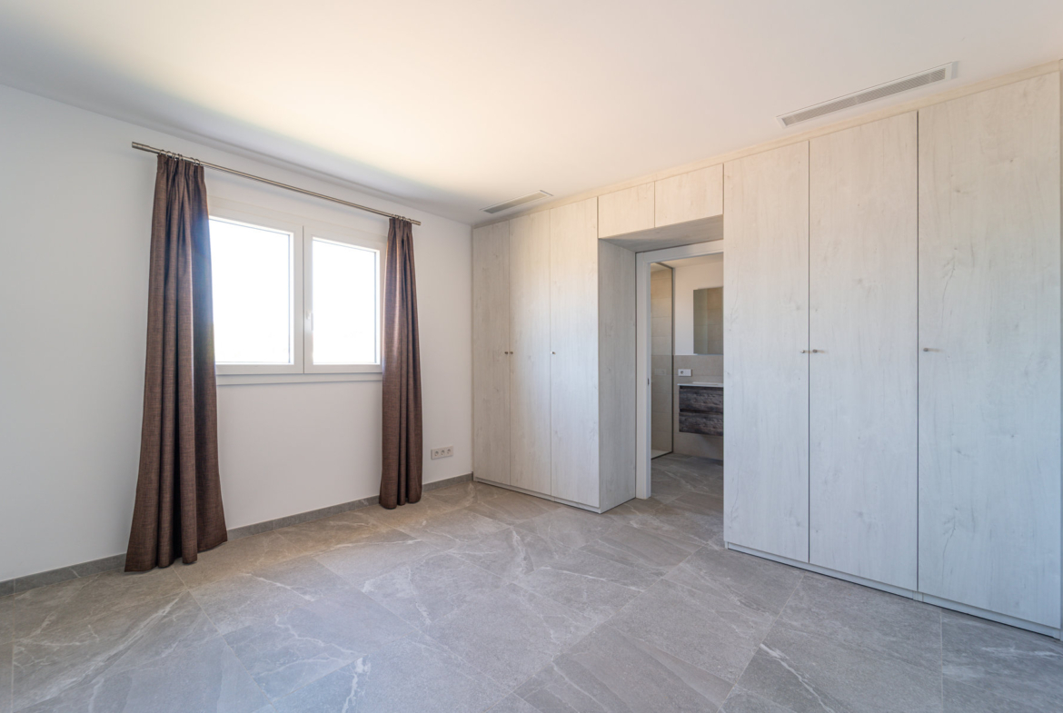 Neubau-Chalet 2025 in Sa Rápita – ebenerdige Villa mit 3 Suiten, Pool und Garten