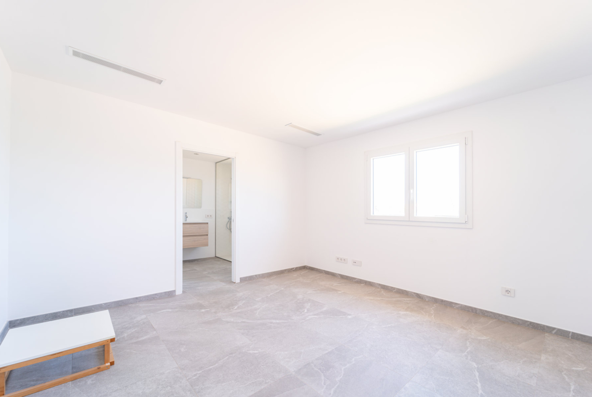 Neubau-Chalet 2025 in Sa Rápita – ebenerdige Villa mit 3 Suiten, Pool und Garten