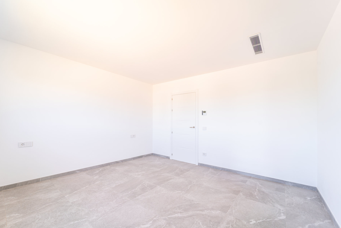Neubau-Chalet 2025 in Sa Rápita – ebenerdige Villa mit 3 Suiten, Pool und Garten