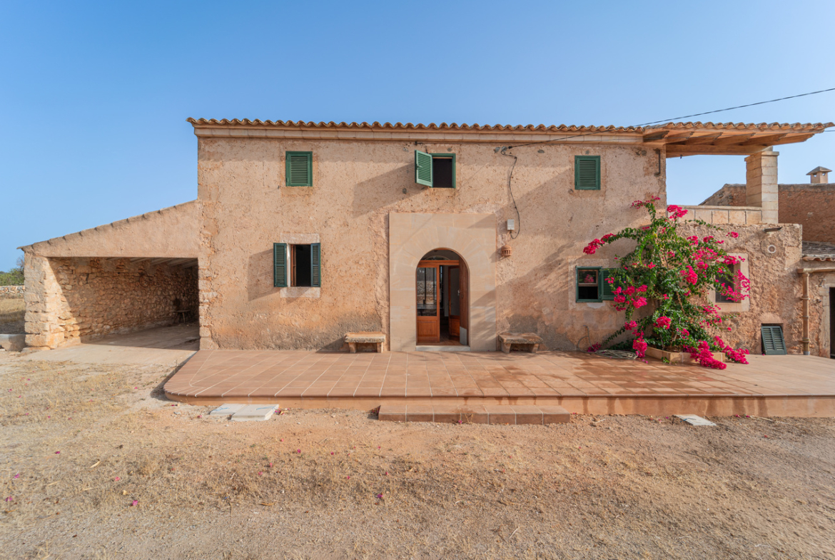 Country house for rent in s’Alqueria Blanca with garden and fireplace
