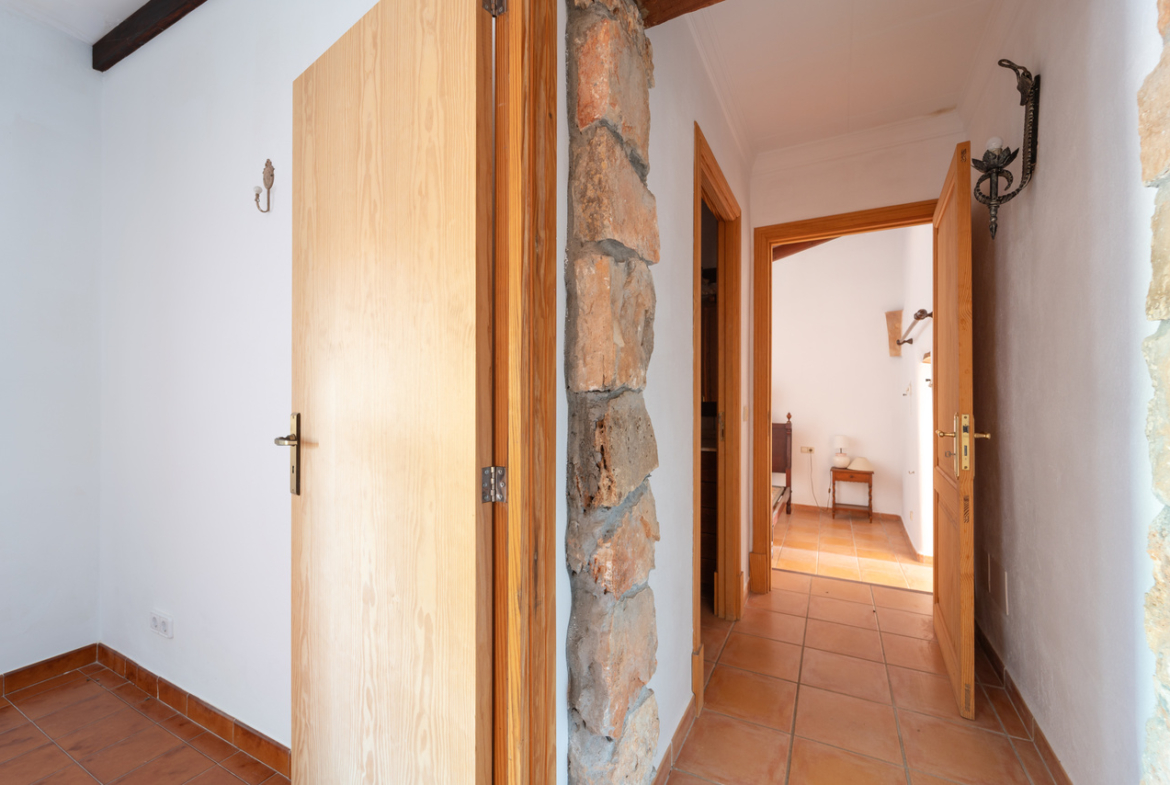 Country house for rent in s’Alqueria Blanca with garden and fireplace