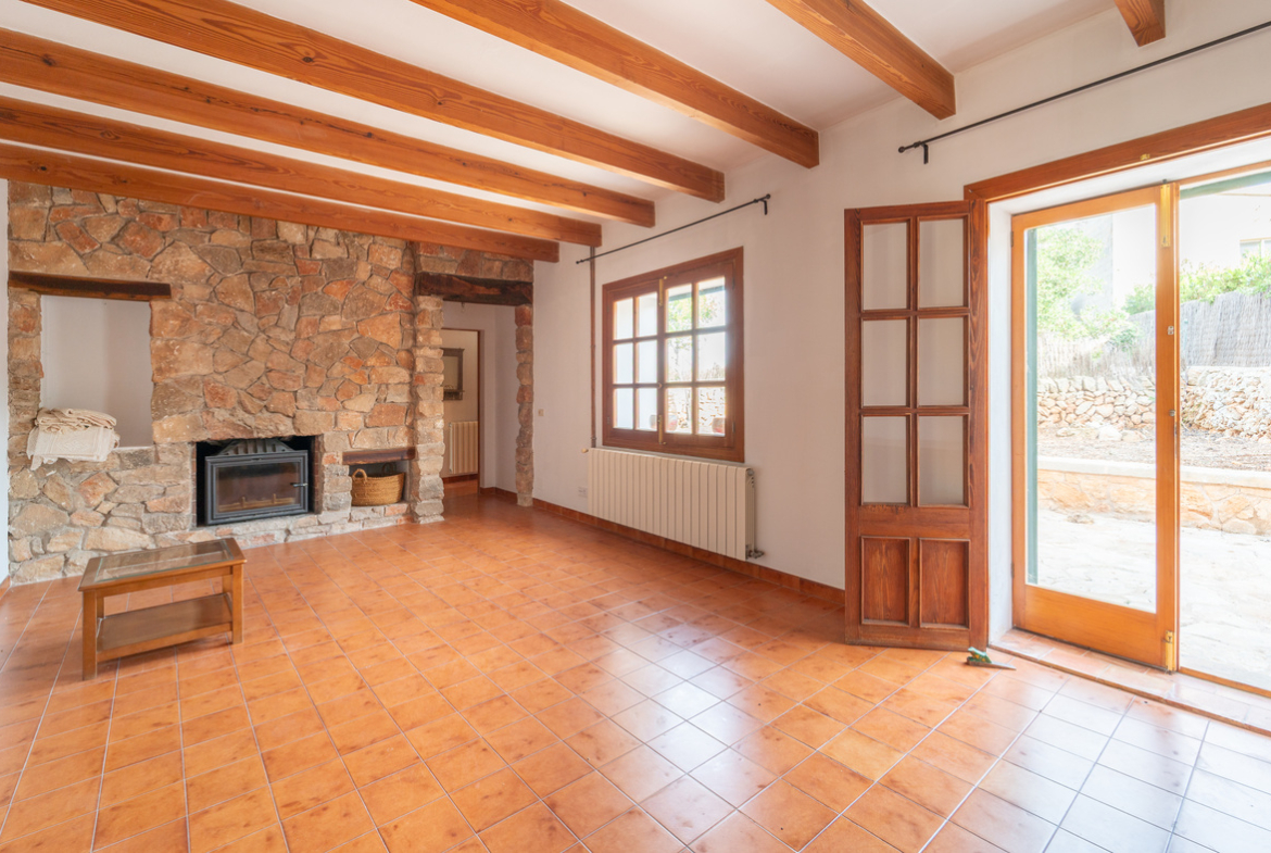 Country house for rent in s’Alqueria Blanca with garden and fireplace