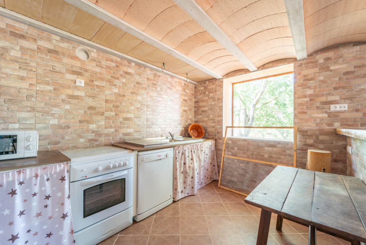 Country house for sale in Campos with land and private well