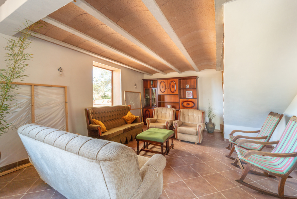 Country house for sale in Campos with land and private well