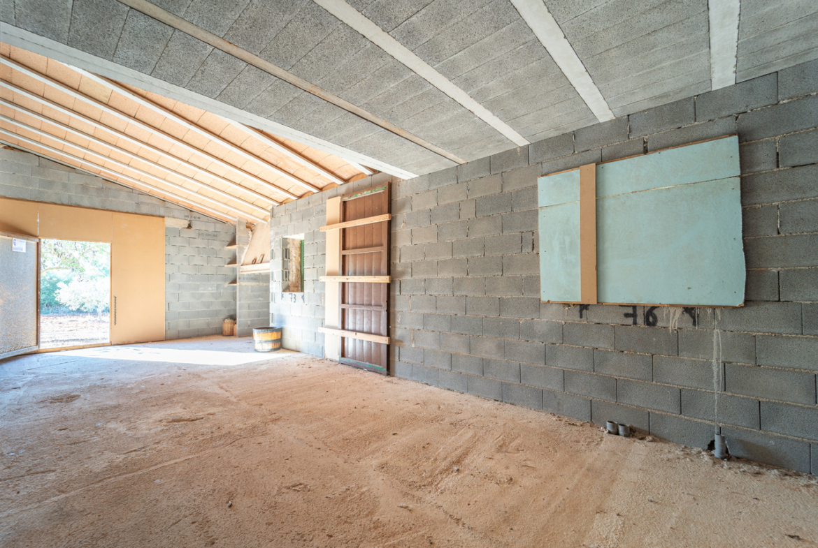 Country house for sale in Campos with land and private well