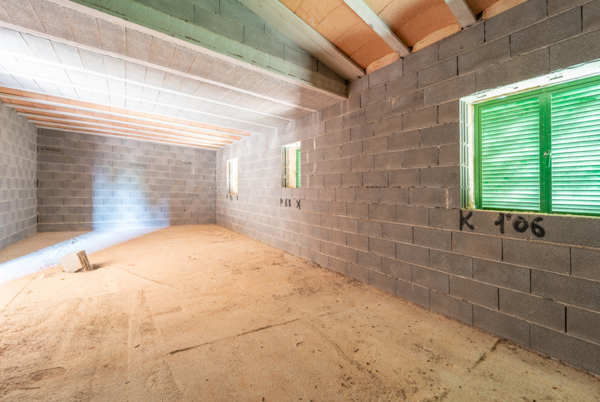 Country house for sale in Campos with land and private well