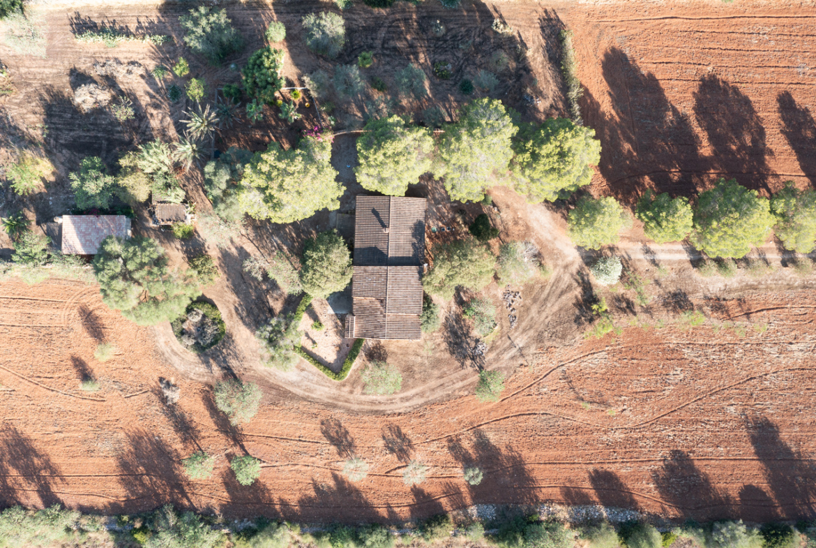 Country house for sale in Campos with land and private well