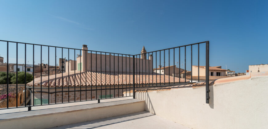 Designer-Stadthaus zur Miete mit Garage und Aufzug nahe der Plaza Mayor von Santanyí