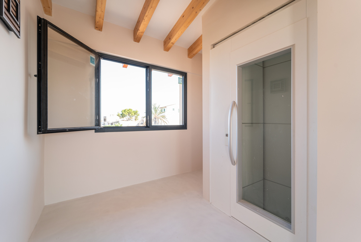 Designer Town House for Rent with Garage and Elevator Near Santanyí’s Plaza Mayor