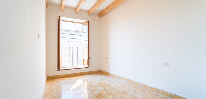Designer-Stadthaus zur Miete mit Garage und Aufzug nahe der Plaza Mayor von Santanyí