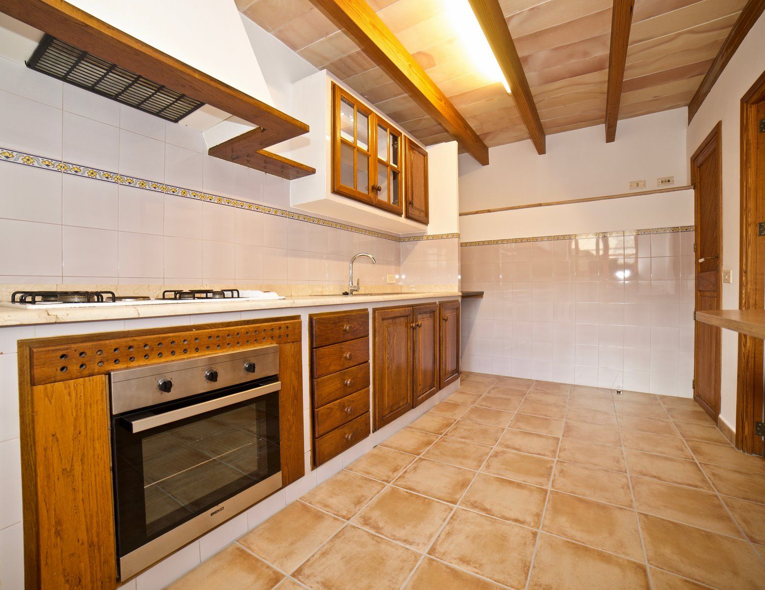 1-1161-Villasyfincasmallorca.jpg Spacious Village House for Rent with Patio in Es Llombards