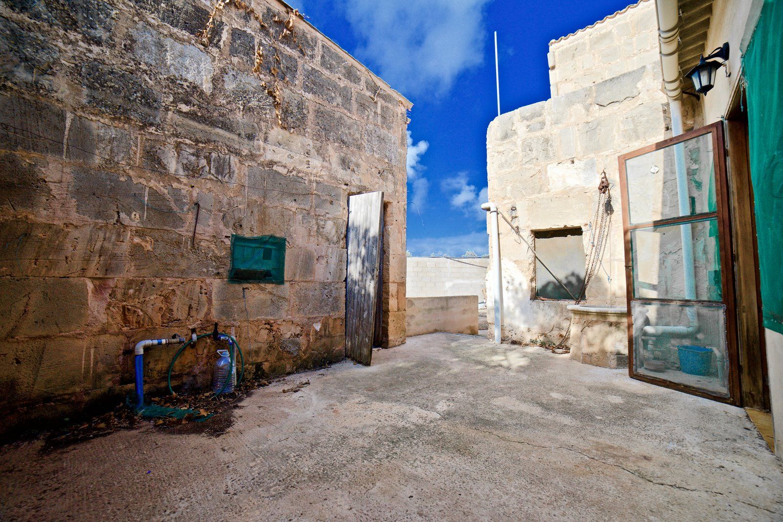 Casa de pueblo esquinera en Ses Salines con vistas al mar