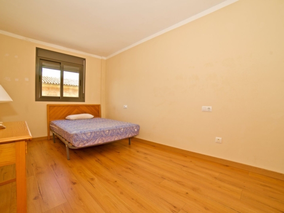 Piso luminoso de 3 habitaciones en venta en Campos, Mallorca