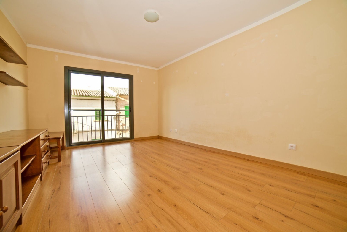 Piso luminoso de 3 habitaciones en venta en Campos, Mallorca