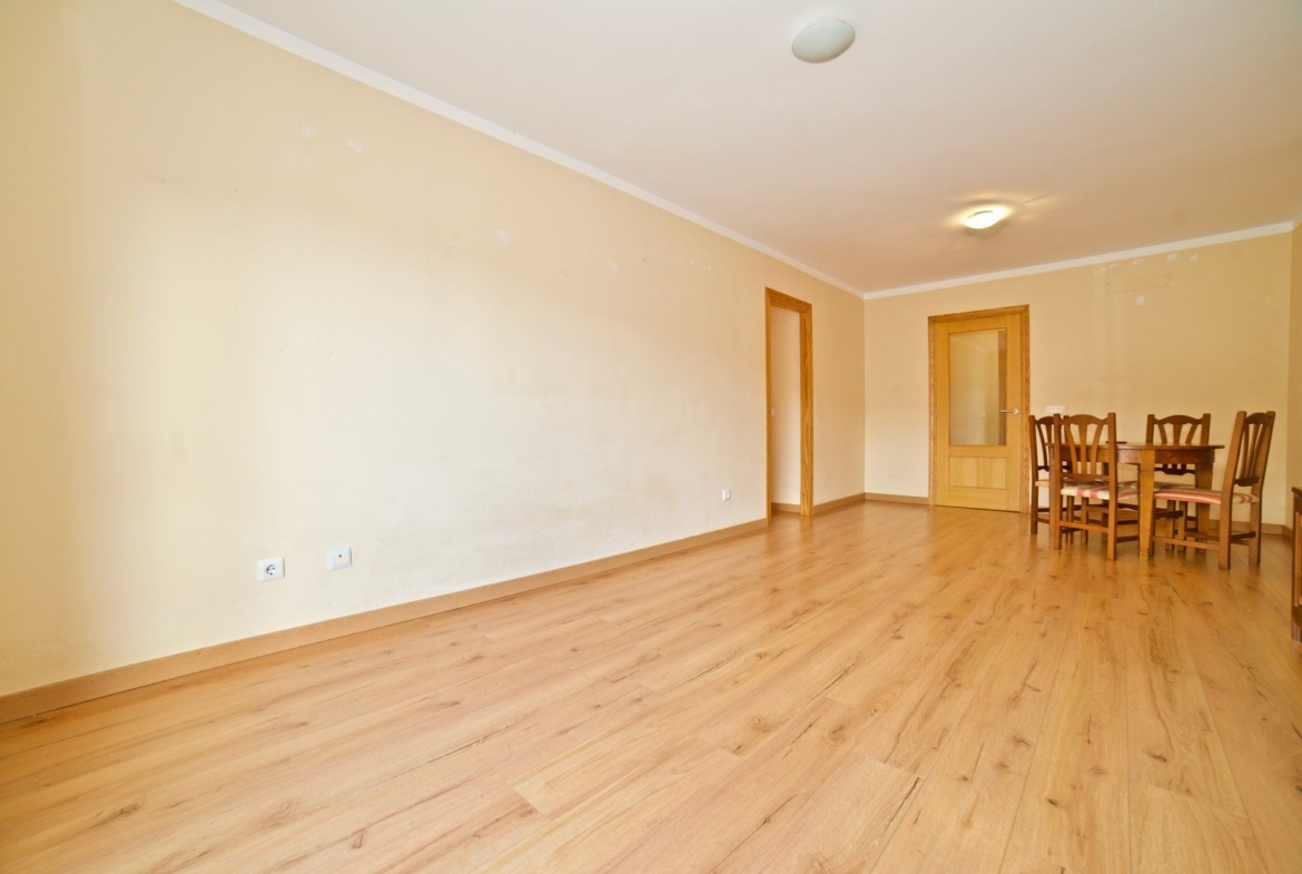 Piso luminoso de 3 habitaciones en venta en Campos, Mallorca