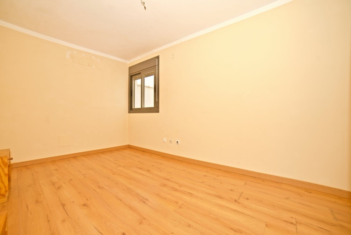 Piso luminoso de 3 habitaciones en venta en Campos, Mallorca