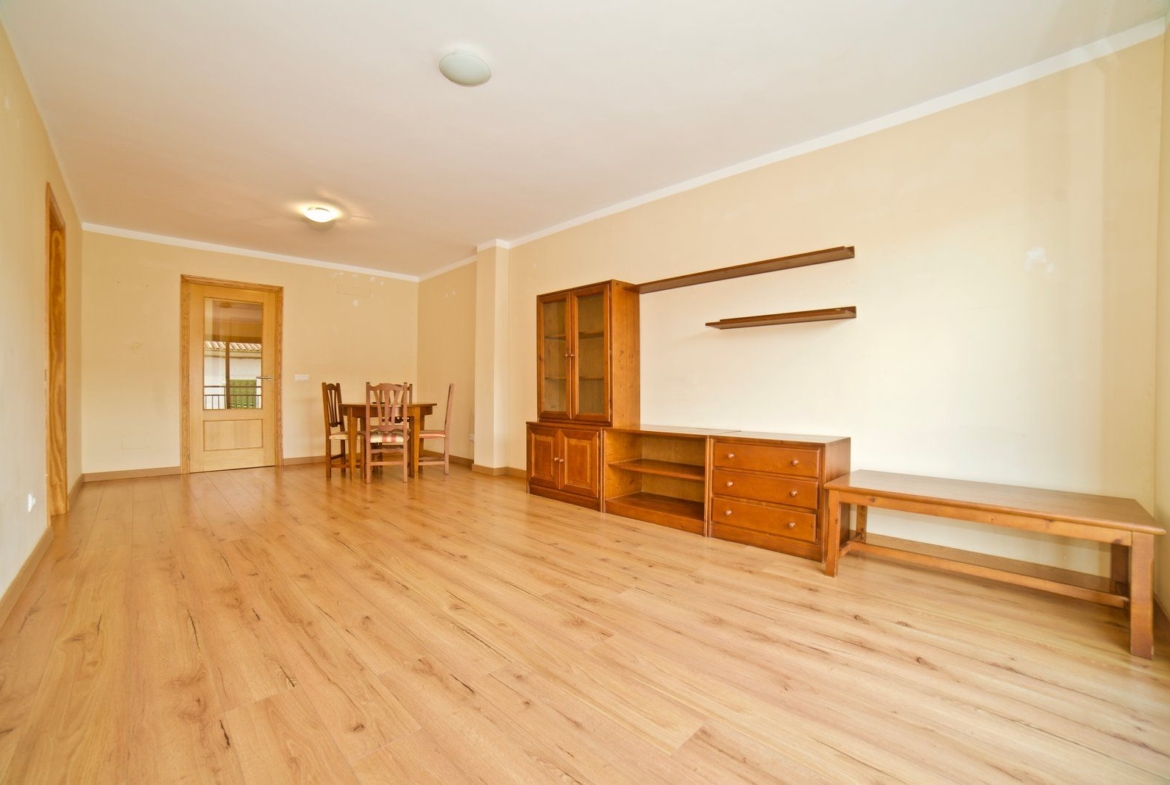 Piso luminoso de 3 habitaciones en venta en Campos, Mallorca
