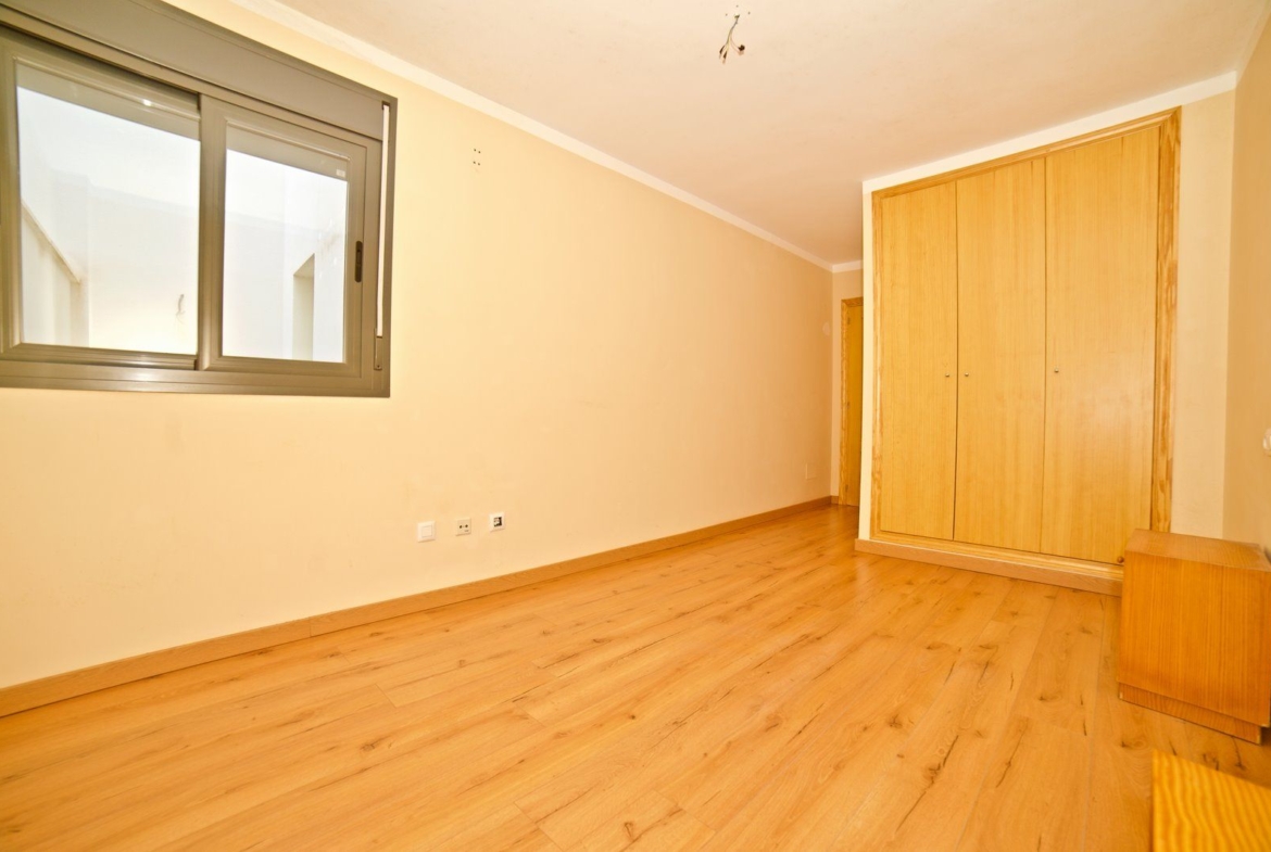 Piso luminoso de 3 habitaciones en venta en Campos, Mallorca