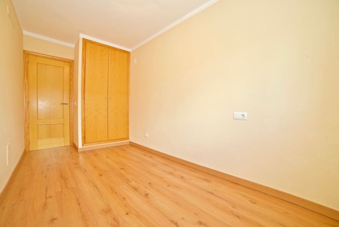 Piso luminoso de 3 habitaciones en venta en Campos, Mallorca